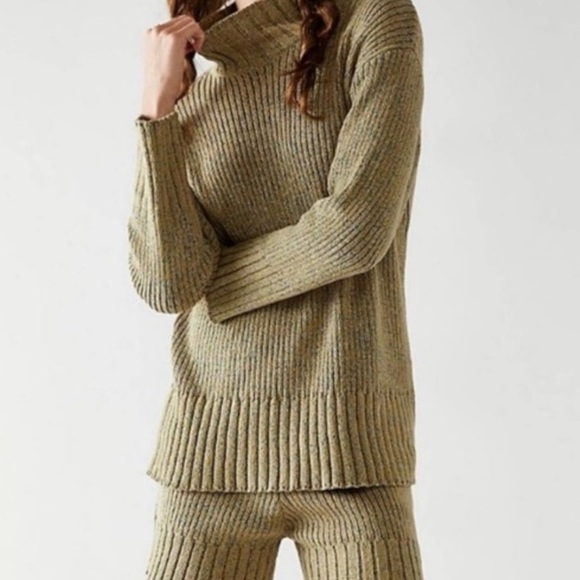 Free people beach sweater mock neck shorts set $168.00  Sweater and Shorts Set - Picture 1 of 4